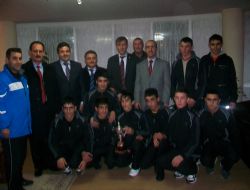 Şampiyon liselilere tebrik yağmuru